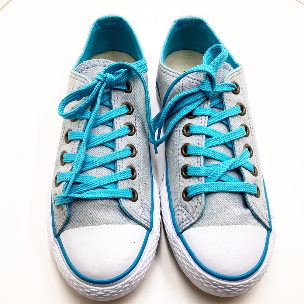🆕 {Discovery Croydon} Sneakers